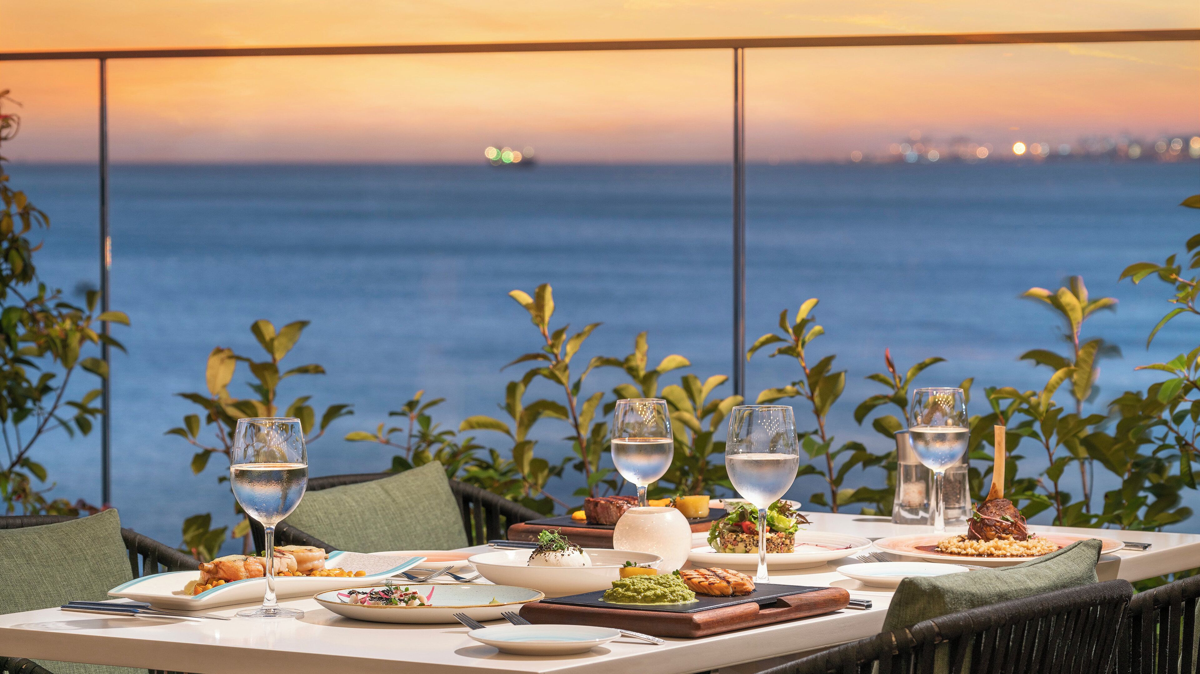 2 restaurants, breakfast, lunch, dinner served; international cuisine