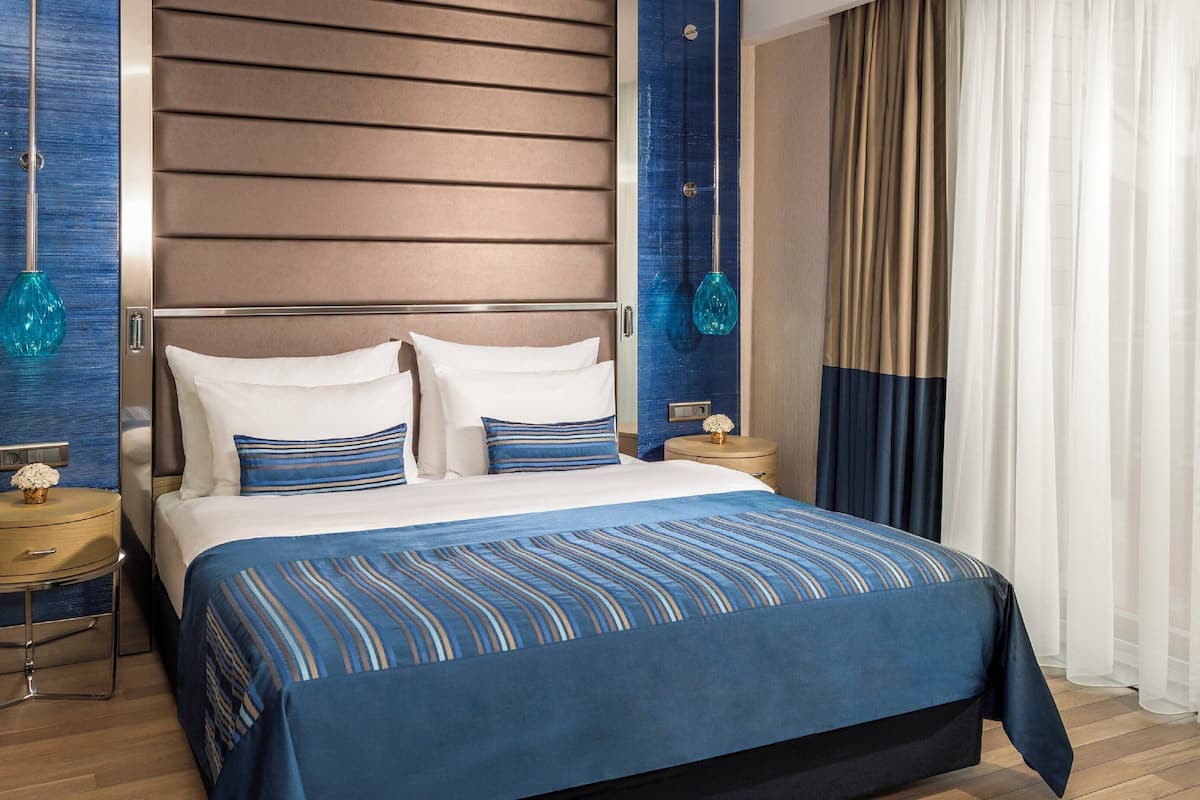 1 bedroom, premium bedding, down comforters, minibar