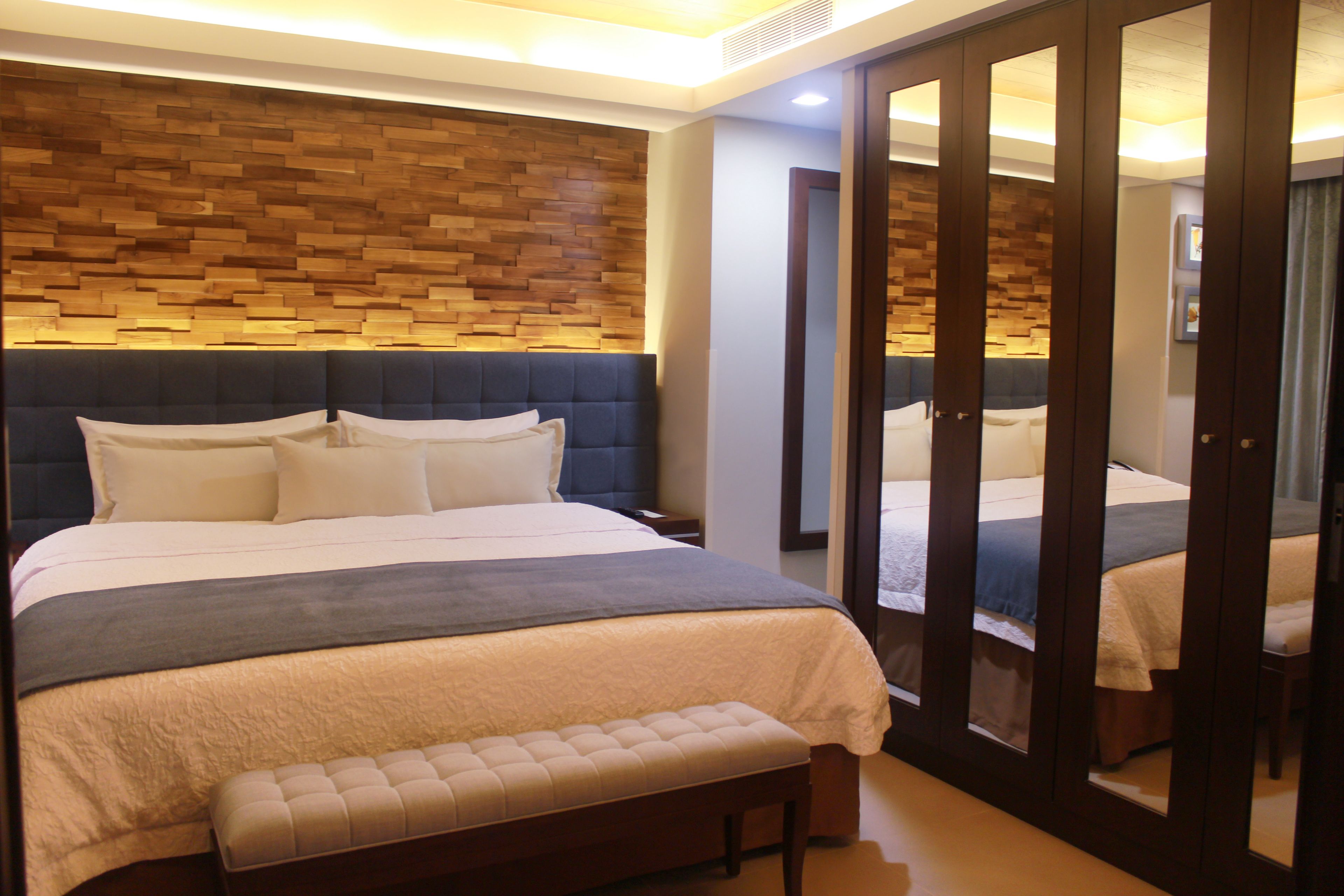 king suite, room | premium bedding, in-room safe, desk, blackout curtains