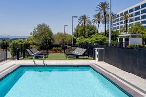 Seasonal outdoor pool - Aloft Santa Clara (San Jose)