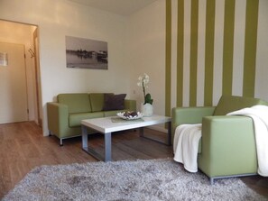 Comfort suite, 1 slaapkamer, koelkast | Een bureau, gratis wifi, beddengoed