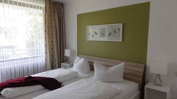 Standard-Doppelzimmer, Gartenblick | Schreibtisch, kostenloses WLAN, Bettwäsche