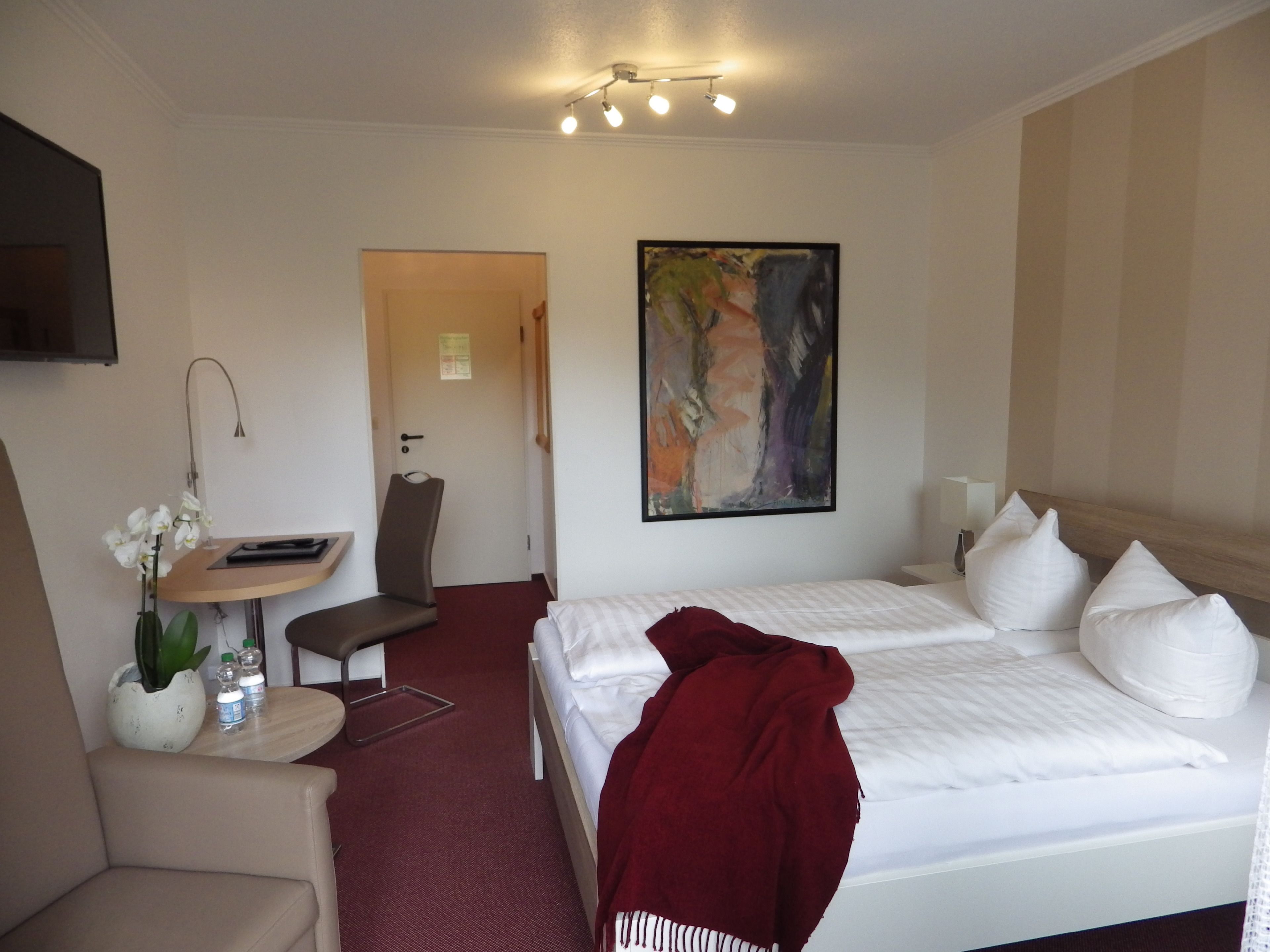 standard double room, garden view | desk, free wifi, bed sheets