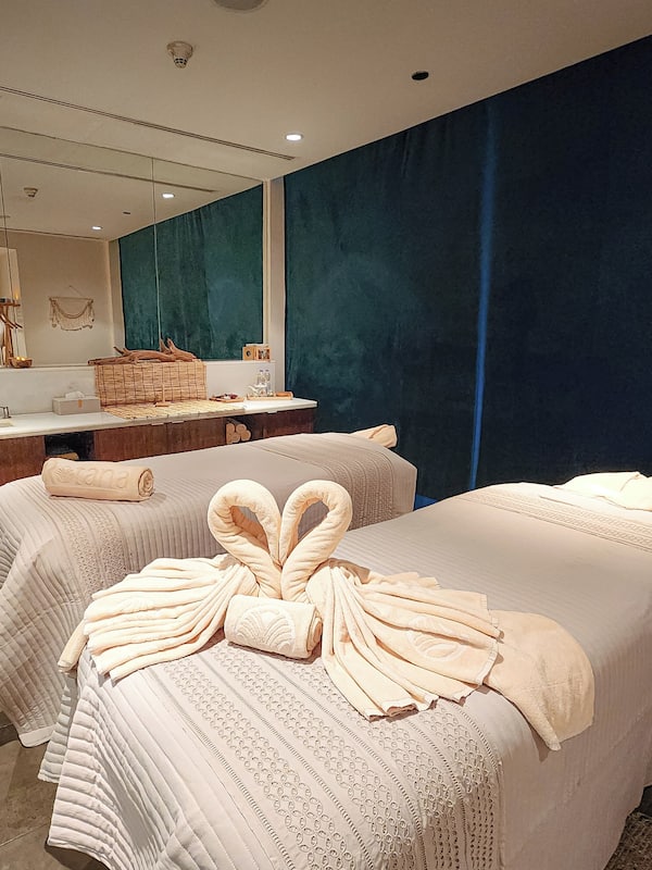 Couples treatment room(s), sauna, steam room, body treatments