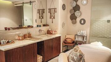 Ruang perawatan pasangan, sauna, ruang uap, dan perawatan tubuh