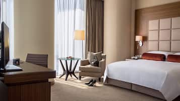 Zimmersafe, Schreibtisch, laptopgeeigneter Arbeitsplatz