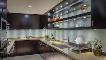 Penthouse, 3 Schlafzimmer, Meerblick (with Maid Room) | Eigene Küche | Wasserkocher mit Kaffee-/Teezubehör, Wasserkocher, Hochstuhl