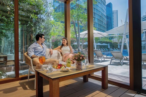 4 restaurants servant le petit déjeuner, le déjeuner et le dßner