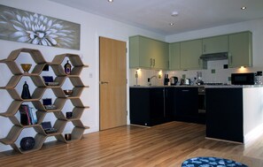 Private kitchen - Lux Living Apartments - Alpha Apartments (Cambridge)