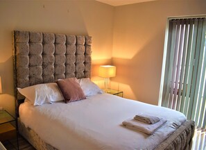 1 bedroom, iron/ironing board, free cots/infant beds, rollaway beds - Lux Living Apartments - Alpha Apartments (Cambridge)