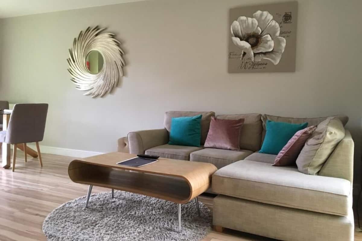 Superior-Apartment, 1 Schlafzimmer | Wohnbereich | Flachbildfernseher