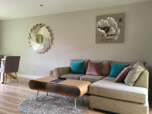 Living area - Lux Living Apartments - Alpha Apartments (Cambridge)