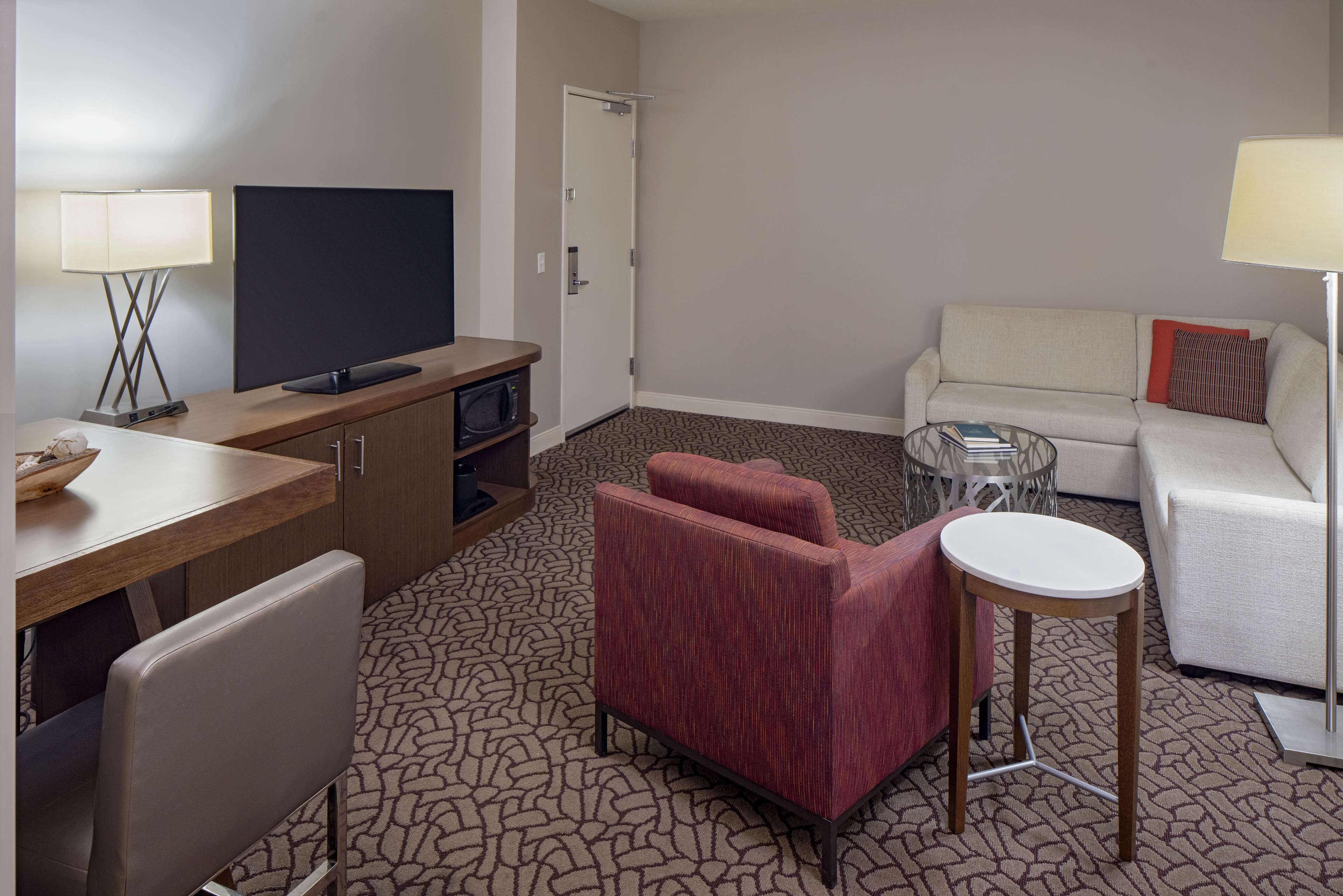 Premium bedding, in-room safe, desk, laptop workspace