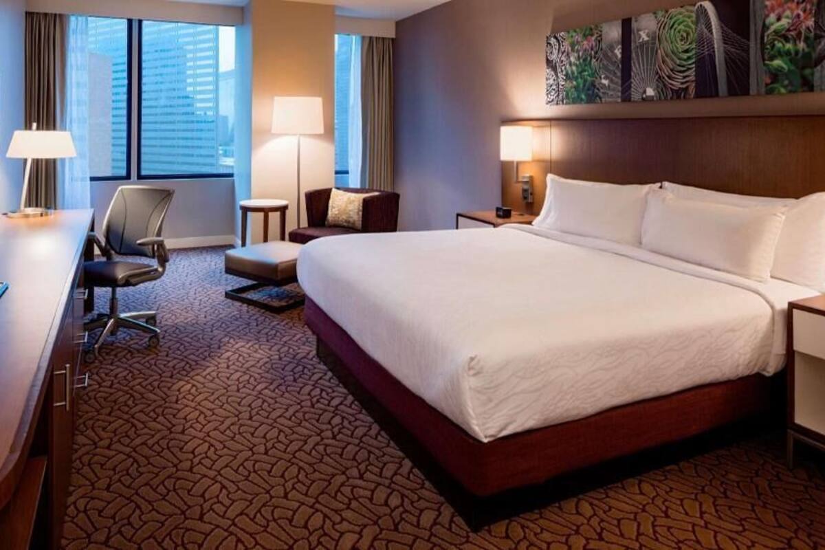 Premium bedding, in-room safe, desk, laptop workspace