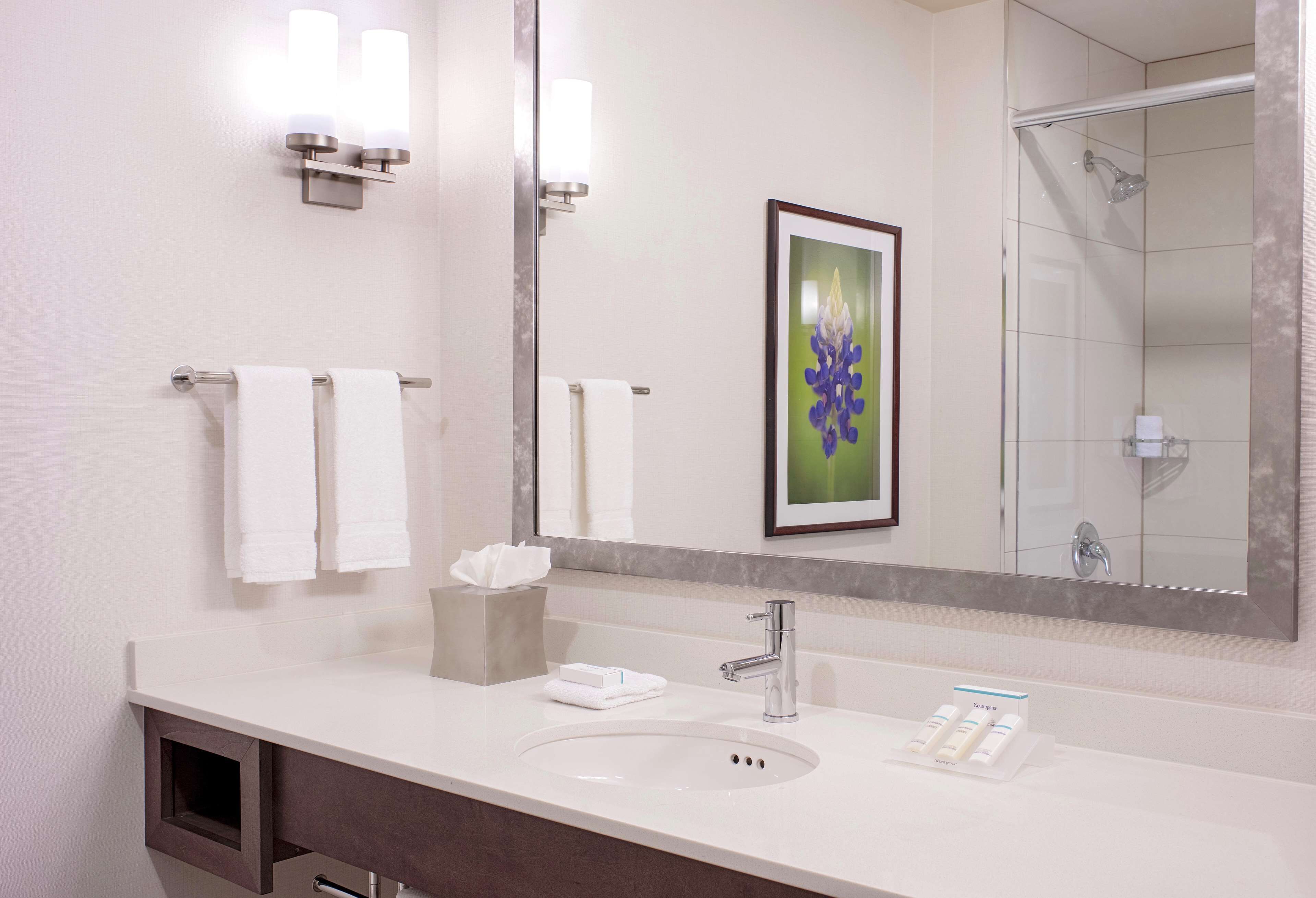 Combined shower/tub, designer toiletries, hair dryer, towels