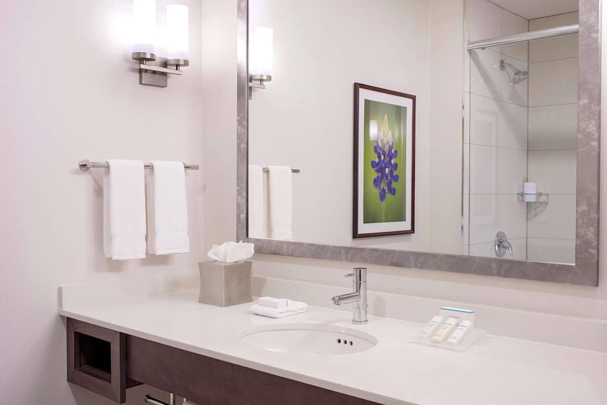 Combined shower/tub, designer toiletries, hair dryer, towels