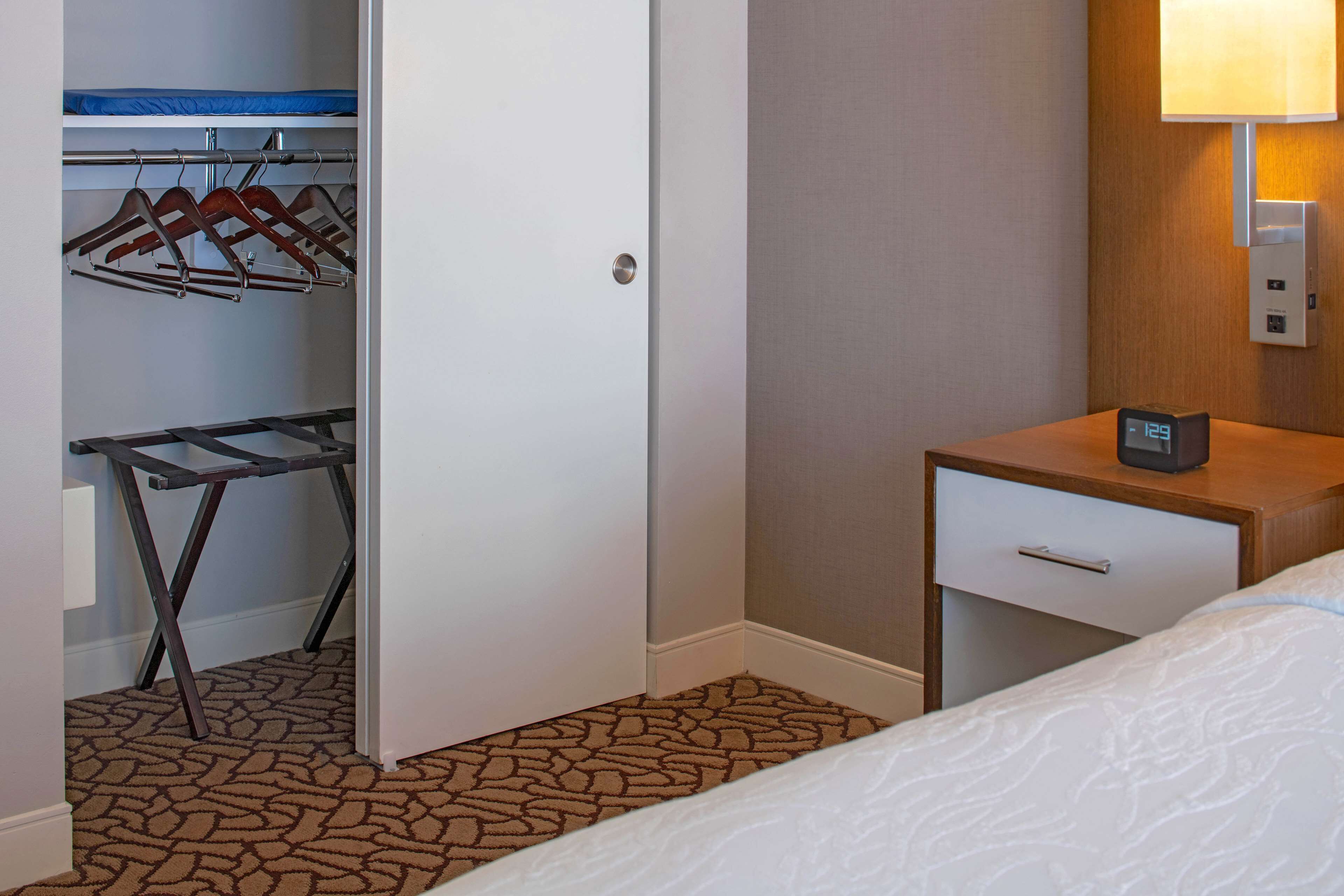 Premium bedding, in-room safe, desk, laptop workspace