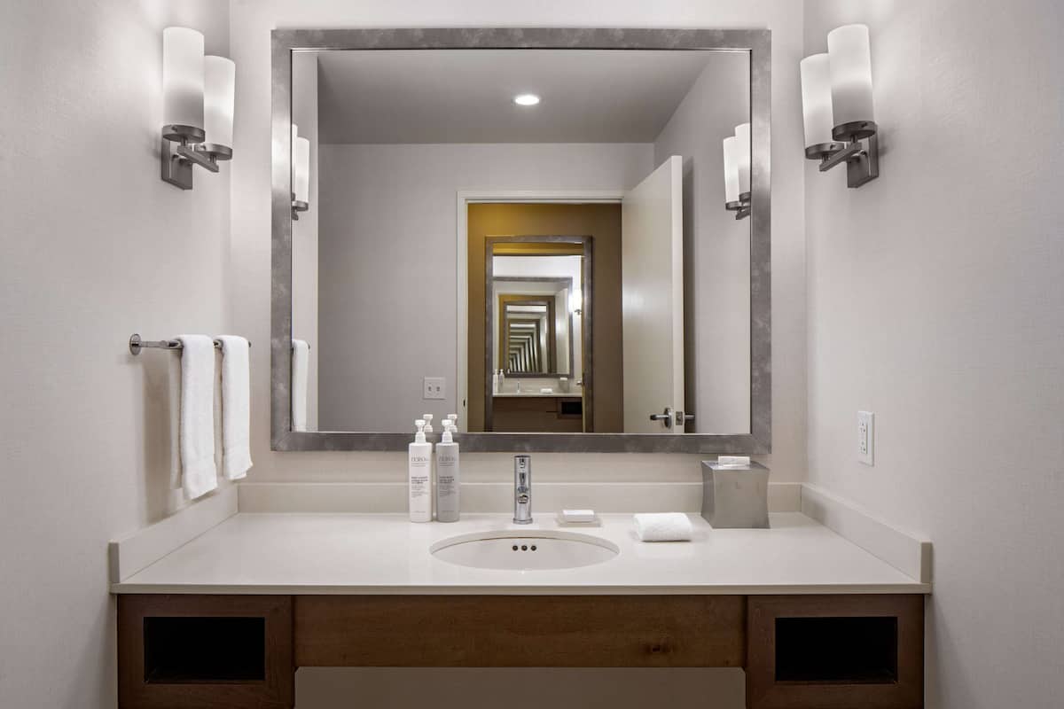 Premium bedding, in-room safe, desk, laptop workspace