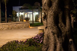 住宿正面 - 傍晚/夜晚