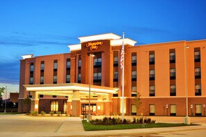 Exterior - Hampton Inn Lincoln Airport (Lincoln)