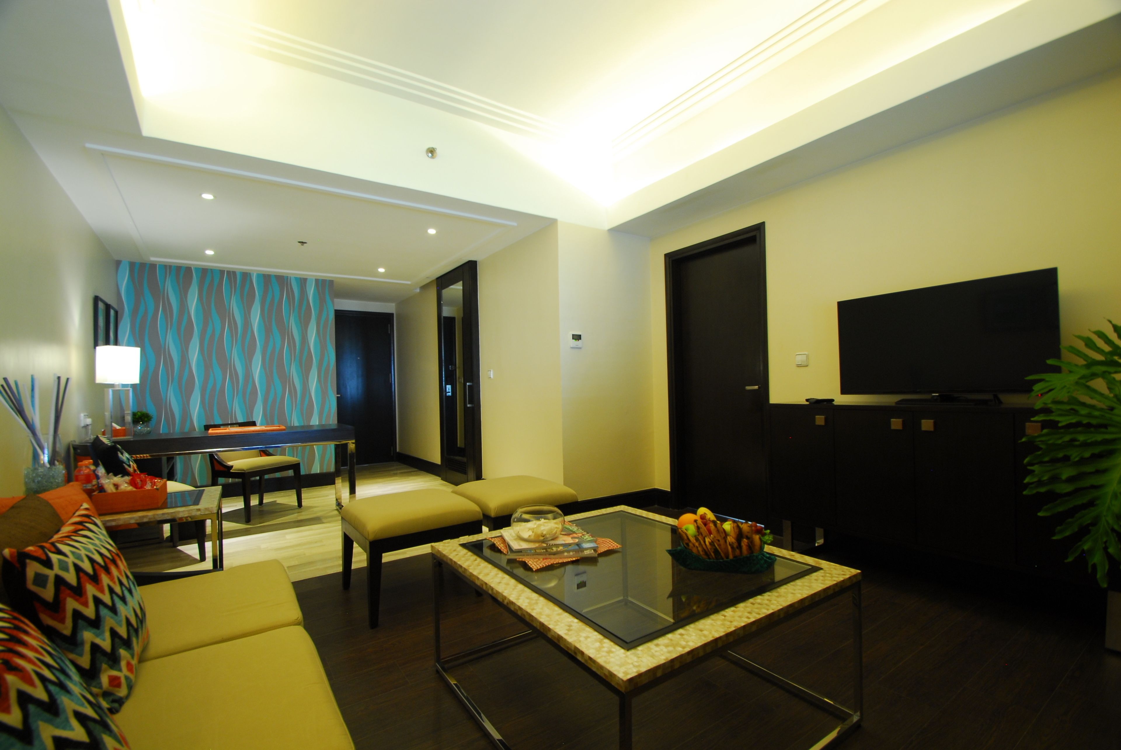 oceana suite | living area | flat-screen tv