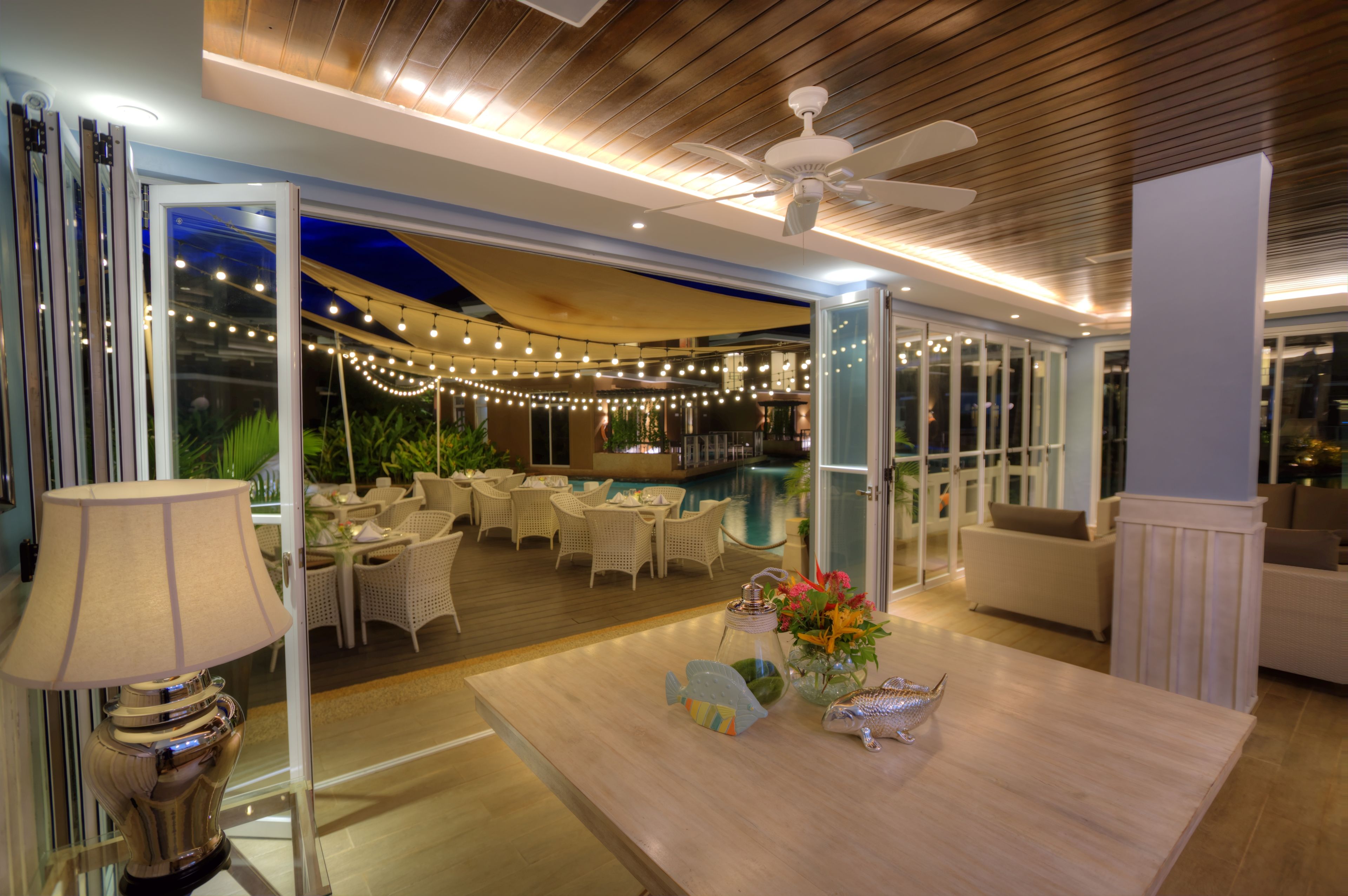 5 restaurants, dinner served