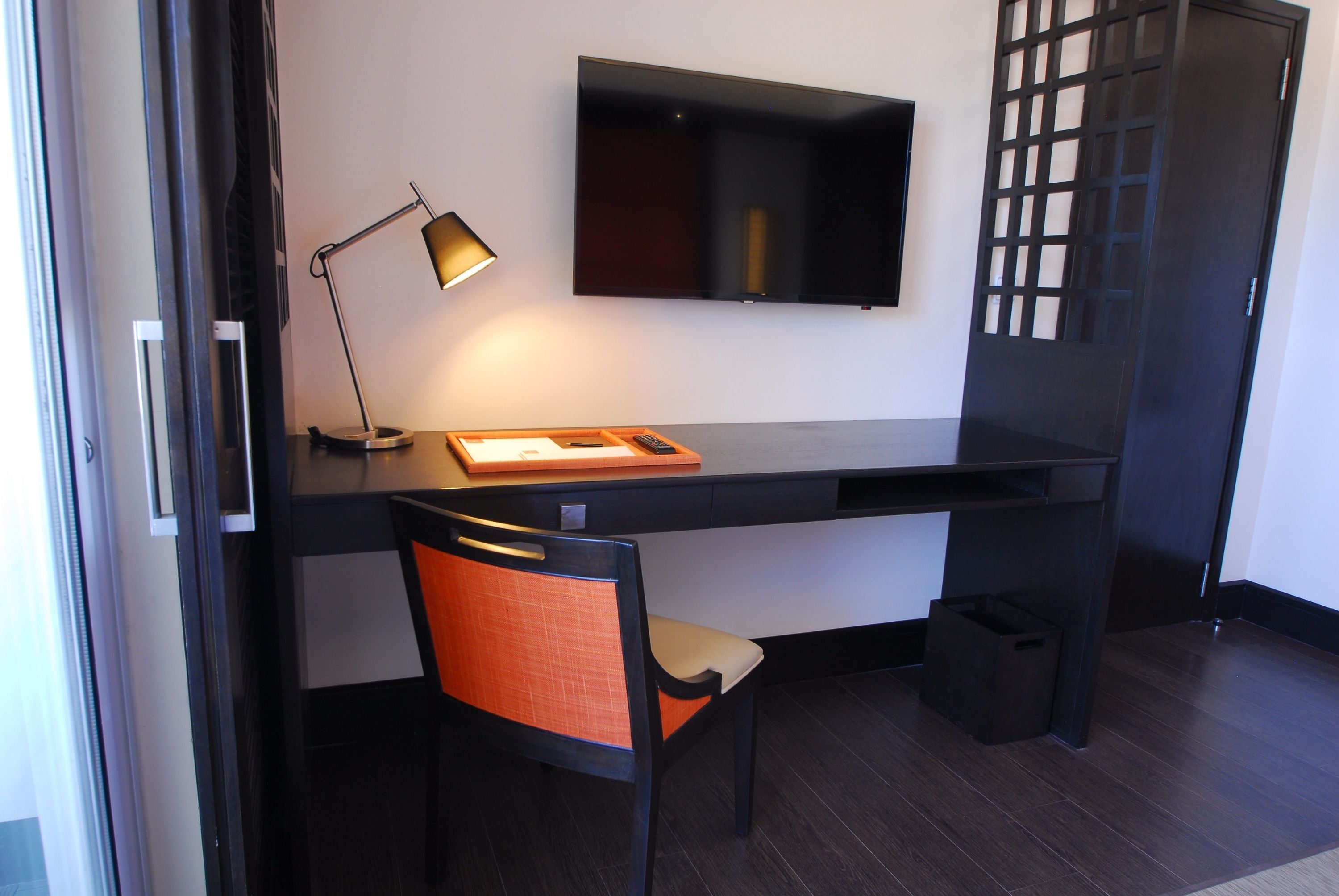 deluxe oceana | 1 bedroom, premium bedding, in-room safe, desk