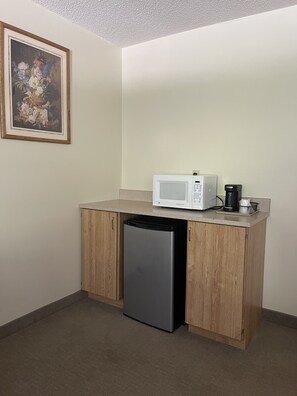 Surmatelas, fer et planche à repasser, Wi-Fi gratuit, draps fournis