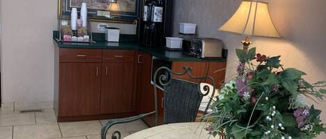 Lobby-lounge