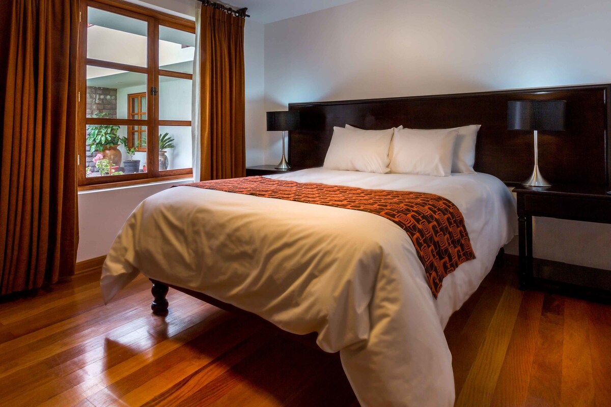 Premium bedding, down comforters, in-room safe, soundproofing