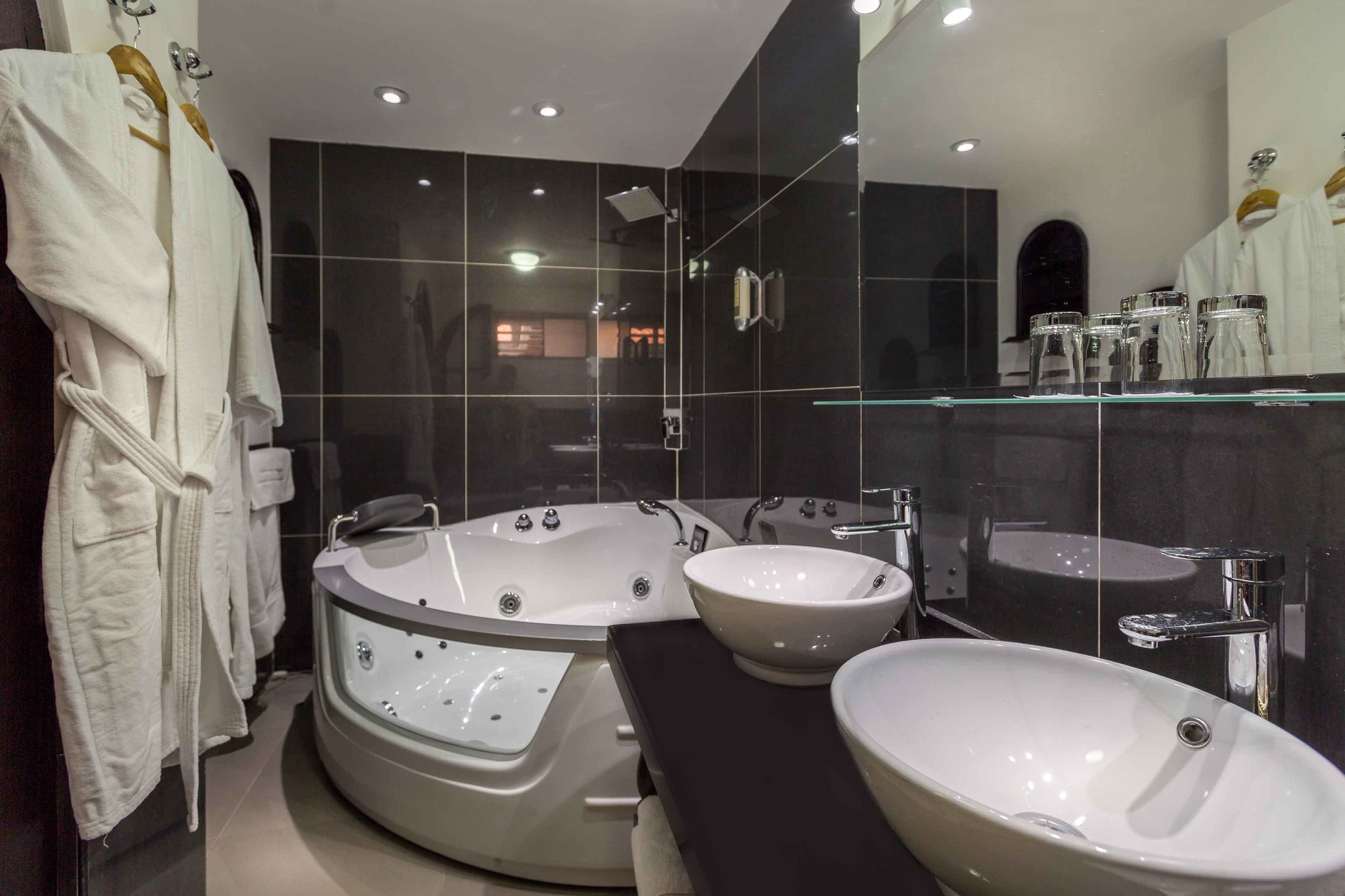 deluxe double room, 1 king bed | jetted bathtub