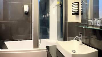APARTAMENTO RAYMI | Salle de bain | SĂšche-cheveux, serviettes fournies, savon, shampoing