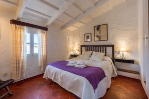 Cunas gratuitas, wifi gratis y ropa de cama