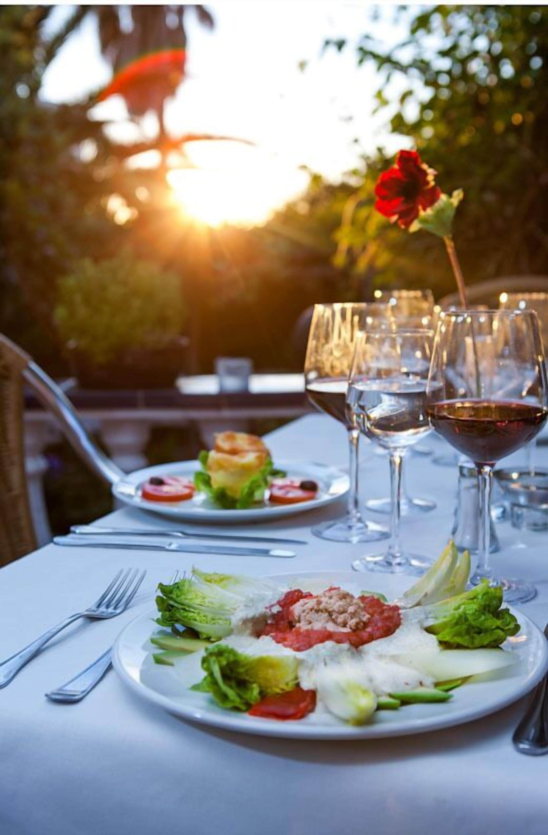 Khu ẩm thực ngoài trời