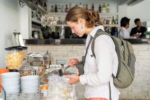 Café da manhã com buffet grátis todos os dias
