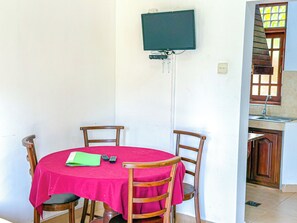 TV, lò sưởi 
