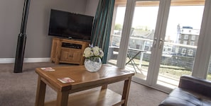 2 bedrooms, desk, iron/ironing board, free WiFi - Riverside Apartments (Wick)