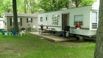 Standard Mobile Home (Large RV Trailer) | In-room safe, desk, iron/ironing board, free WiFi