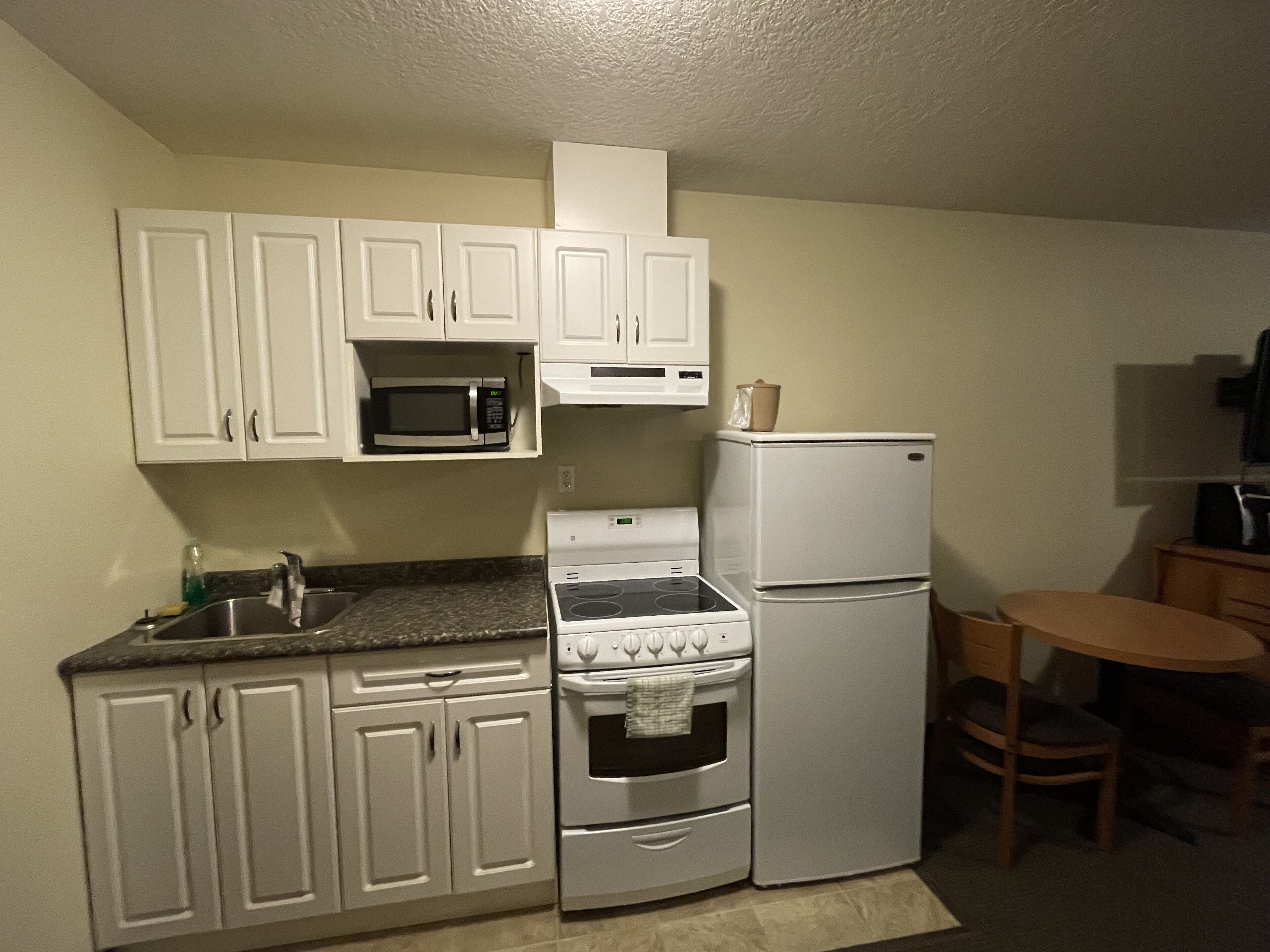 Refrigerador, microondas