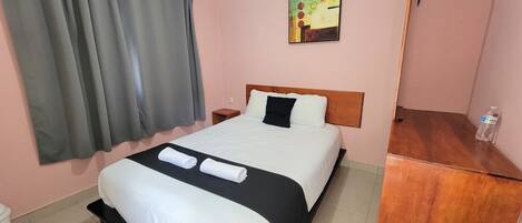 Standard Room | Iron/ironing board, free WiFi, bed sheets
