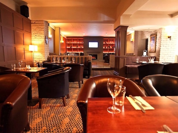 Double or Twin Room, Ensuite (Bath and Shower) | Restaurant