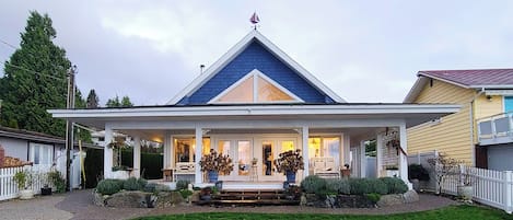 Pimennysverhot, silitysrauta/-lauta, ilmainen Wi-Fi, vuodevaatteet
