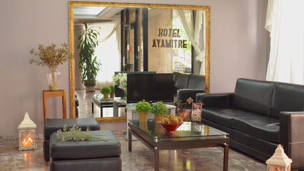 Lobby-lounge