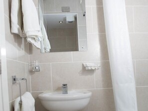 Bathroom - The Greenside Hotel (Glenrothes)