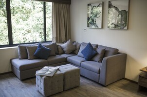 Junior Suite, 1 King Bed, City View | Living area