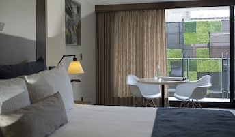 Executive Suite, 1 King Bed, Balcony
