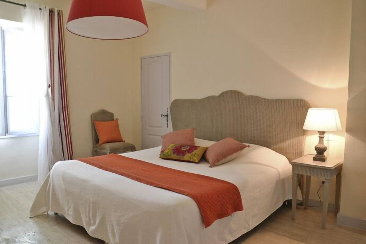 WiFi (free), individually decorated, individually furnished, bed sheets
