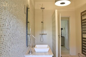 Family Suite (AA) | Bathroom sink