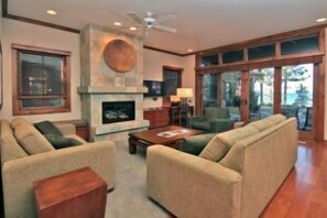 Rumah, 3 kamar tidur | Ruang keluarga | TV layar datar