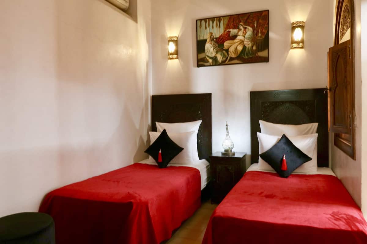 Basic Twin Room | Premium bedding, individually decorated, individually furnished